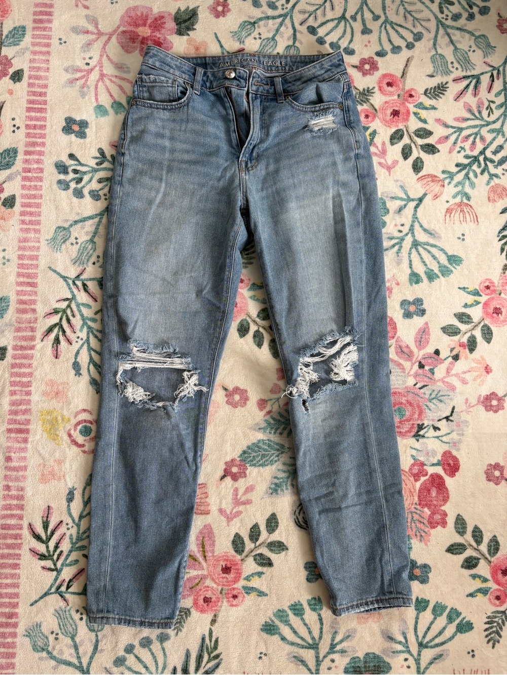 American Eagle Outfitters Light Wash Distressed Mom Jeans